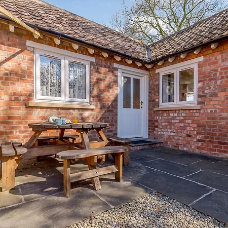 Semesterbostad 2 Bed In Thornton Le Dale 27112