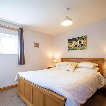 2 Bed In Thornton Le Dale 27112 * Allerston