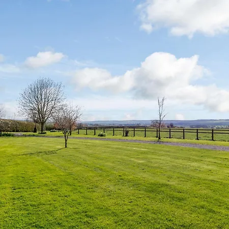 2 Bed In Thornton Le Dale 27112 Allerston